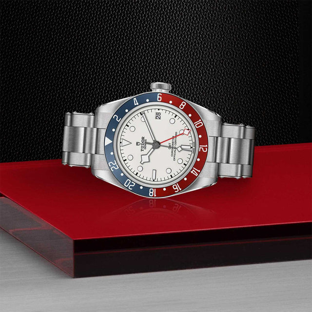 tudor m79830rb 0010 in store laying down